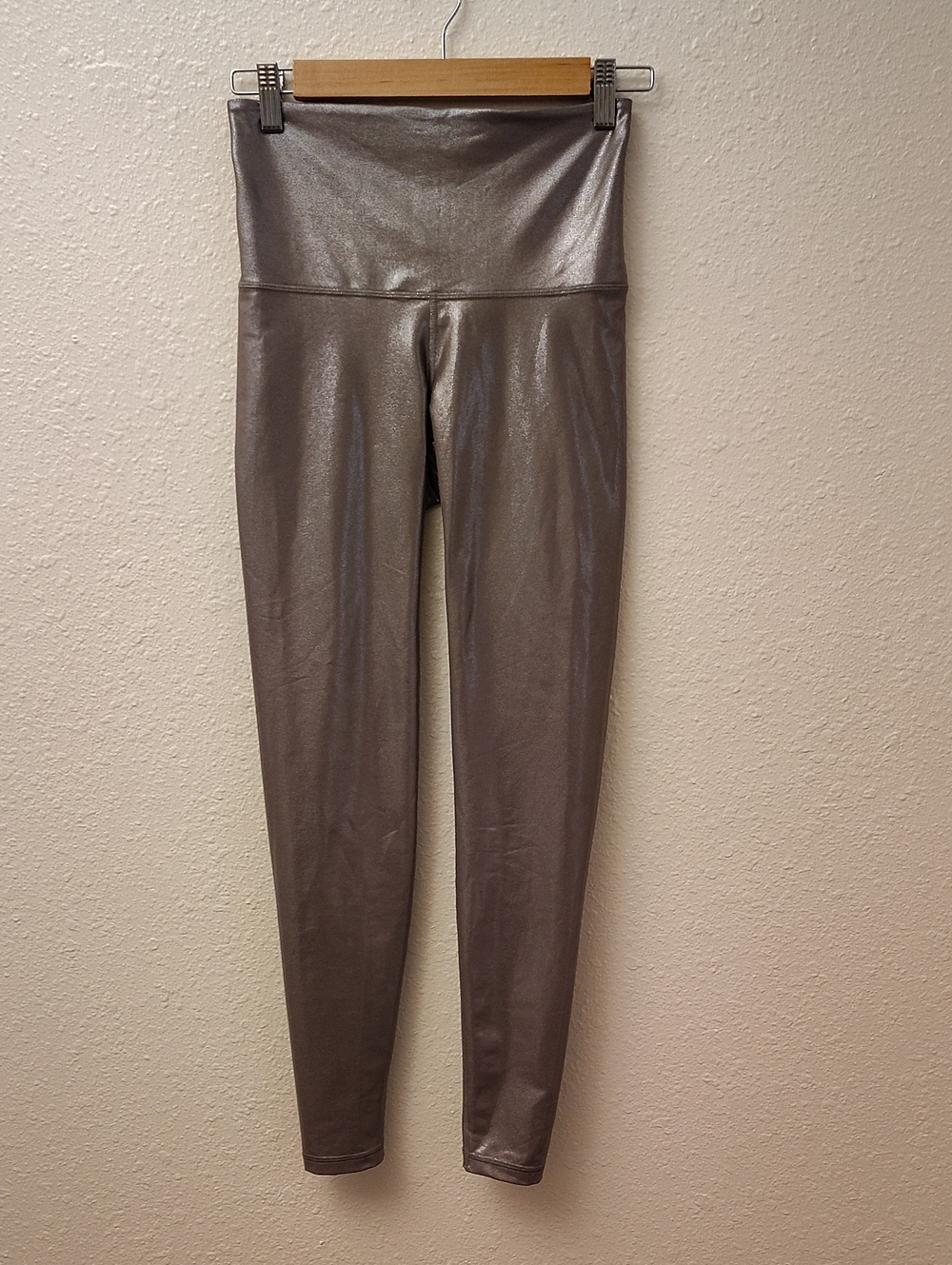 Old Navy Active Extra High Rise Shimmer Leggins